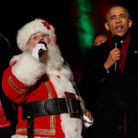 Video: Kā Obama lustīgi dziedāja ar Ziemassvētku vecīti
