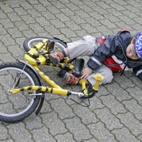 SM piebremzē – piedāvās obligātas ķiveres vien nepilngadīgajiem velosipēdistiem