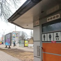 Vandaļu ierobežošanai 17 Rīgas tualetēs varētu nākties maksāt ar karti
