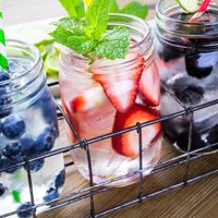 Atveldzējies garšīgi! 13 aromātiski varianti, kā uzlabot dzeramo ūdeni