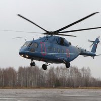 В России самолеты и вертолеты летают прямо над шоссе