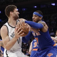 'Knicks' bez Porziņģa vēlreiz zaudē 'Nets'