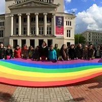 Впервые в Латвии суд признал существование семейных отношений у однополой пары