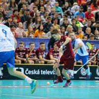 Сборная Латвии впервые за 4 года пробилась в четвертьфинал ЧМ по флорболу