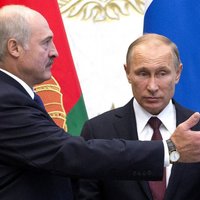 Lukašenko Putina ekonomisko stratēģiju sauc par 'bezsmadzeņu politiku'