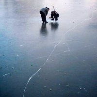 Izglābts šoziem pirmais bļitkotājs; VUGD brīdina – ledus vēl nav