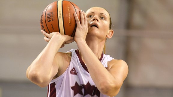 Latvijas izlases basketbolistes treniņspēlē sagrauj Grieķiju