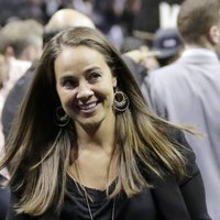 'Spurs' kā otrā komanda NBA vēsturē par galvenā trenera asistentu nolīgst sievieti