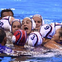 ASV sieviešu ūdenspolo izlase triumfē otrajās olimpiskajās spēlēs pēc kārtas