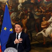 Populistu uzvaras gājiens: Pēc sakāves referendumā no amata atkāpjas Itālijas premjers