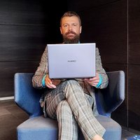 'MateBook X Pro' kā laimīgā loze: TV personība Armands Simsons dalās iespaidos par jauno klēpjdatoru