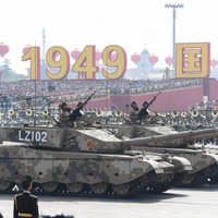 Foto: Ķīna komunistiskā režīma izveidošanas 70. gadadienu atzīmē ar militāro parādi