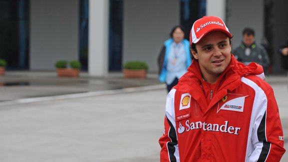 Masa.paddock.TurGP.2011_Ferrari