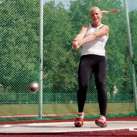 Latvijas sportiste Igaune labo valsts rekordu vesera mešanā