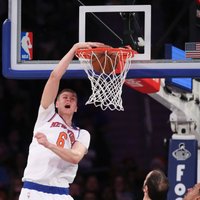 Porziņģim 'double-double' un četri bloķēti metieni 'Knicks' uzvarā pār 'Kings'