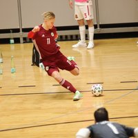 Latvijas telpu futbola izlase EČ kvalifikācijā piedzīvo graujošu zaudējumu Spānijai