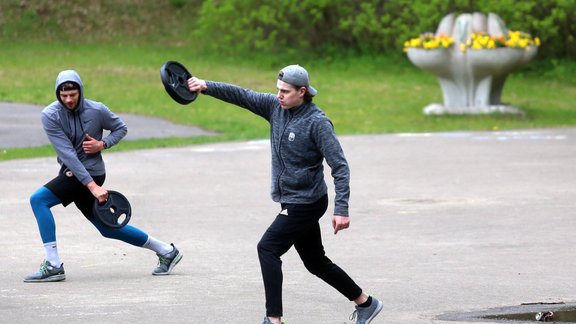 Latvijas hokeja izlases kandidāti pulcējas uz kopīgu treniņu