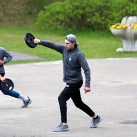 Foto: Latvijas hokeja izlases kandidāti izkustina muskuļus treniņā