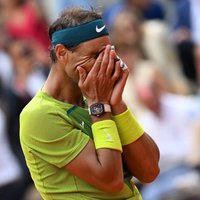 Nadals sāpošās pēdas dēļ nevēlas turpināt spēlēt 'uz špricēm'