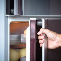 8 ситуаций, в которых стиральную машину можно заменить холодильником