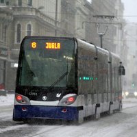 Pasažieri sūdzas par aukstumu sabiedriskajā transportā