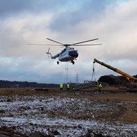 Video: 'Kurzemes loka' būvniecībā iesaistās divi helikopteri