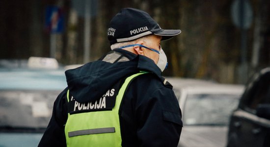 Policija pret vīrusu: sodi pandēmijas ierobežojumu pārkāpējiem atšķiras pat tūkstoškārt