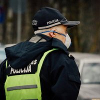 Policija pret vīrusu: sodi pandēmijas ierobežojumu pārkāpējiem atšķiras pat tūkstoškārt