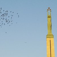 Brīvības pieminekli jau astoto gadu apdrošina par vienu miljonu latu