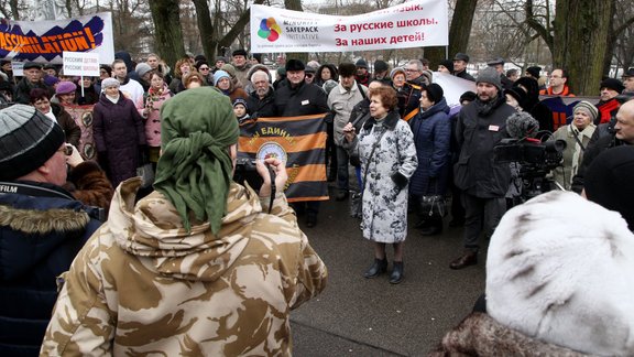 Gājiens pret lēmumu nevirzīt referendumam likumprojektu par mazākumtautību skolu autonomiju - 21