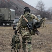 Krievija saskaras ar problēmām munīcijas ražošanā, apgalvo Rietumu amatpersonas