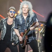 Foto: Rokmūzikas leģenda 'Queen' saviļņo tūkstošus Tallinā