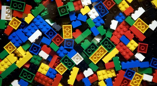 'Lego' pārtrauc darbību Krievijā