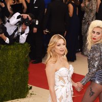 Бал института костюма: леди Гага без юбки, Мадонна с вырезами на груди и другие катастрофы стиля