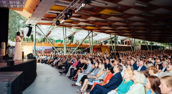 Foto: krāšņi noslēdzies festivāls 'Summertime – aicina Inese Galante'