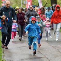 Foto: Ar bērnu un ģimeņu skrējienu sākas 'Rimi' Rīgas maratons