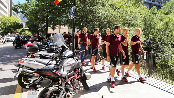 Latvijas futbola izlase pastaigā pirms spēles Andorā - 10