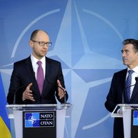 Яценюк посетит США для консультаций по урегулирования ситуации в Украине