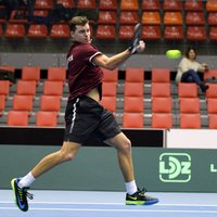 Tenisists Podžus sasniedz 'Challenger' turnīra kvalifikācijas izšķirošo kārtu Šanhajā