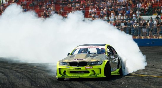 Blušs 'Formula Drift' sestajā posmā apstājas astotdaļfinālā