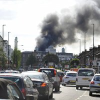 Saistībā ar ugunsgrēku Londonas mošejā aiztur divus pusaudžus
