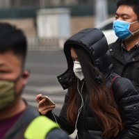 Pekinā jau otro reizi izsludināts pats augstākais smoga brīdinājums