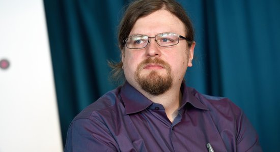 "Обнимашки с лидером": физик Бочаров приостановил работу в Латвийском Университете