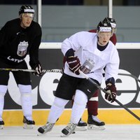 Foto: Latvijas hokeja izlase ledus treniņu aizvada nepilnā sastāvā
