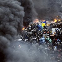 Porošenko Maidanā bojāgājušajiem piešķir Ukrainas varoņa titulu