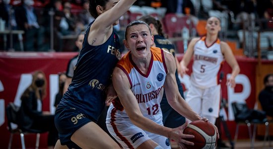 Šteinbergai desmit punkti zaudētā Stambulas derbijā FIBA Eirolīgā