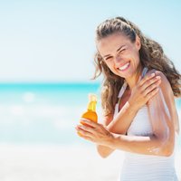 Эксперты: "водостойкий" солнцезащитный крем — маркетинговая уловка