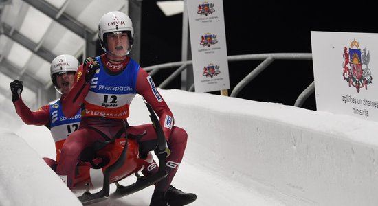 Bots/Plūme ceturtajā Pasaules kausa posmā kamaniņu sportā kāpj uz goda pjedestāla trešā pakāpiena