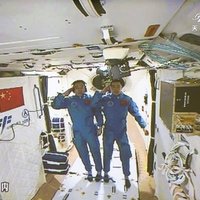 Ķīnas eksperimentālajā kosmosa stacijā ierodas divi astronauti