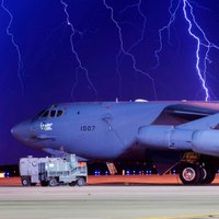 ASV Gaisa spēki paceļ desmitgadi kapsētā nostāvējušu 'B-52'